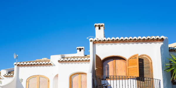 Pintar Fachadas de Casas Unifamiliares / Chalets Albarracín · Pinturas para Pintado de Fachadas Metálicas o de Hormigón