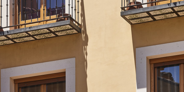 Pintar Fachadas de Casas Unifamiliares / Chalets Albarracín · Pintura anticorrosiva para Barandillas, Rejas y otros Elementos