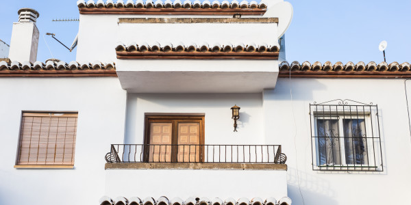 Pintar Fachadas de Casas Unifamiliares / Chalets Albarracín · Pinturas Especiales Anticorrosivas y de Alta Resistencia