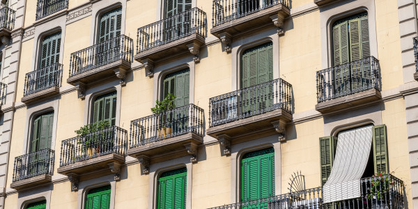Pintar Fachadas y Patios de Luces de Comunidades Vecinos / Propietarios Calaceite · Reparación y Preparación de Superficies